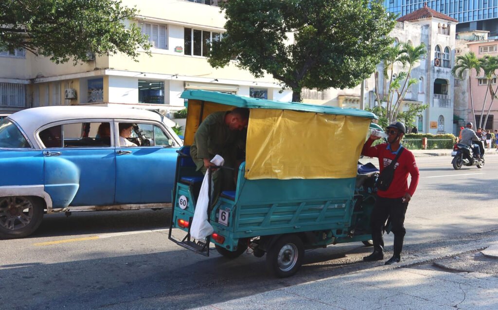 En estos días, solo hay transporte privado para desplazarse.