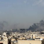 Humo sobre Teherán tras el ataque conjunto de Estados Unidos e Israel el 28 de febrero de 2026.