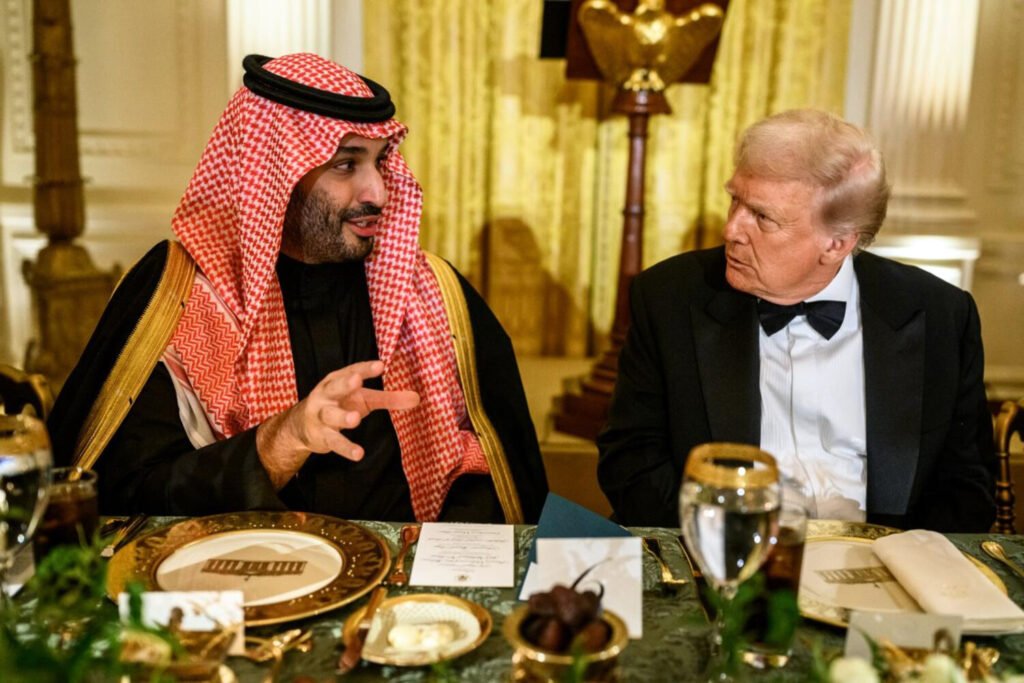 Mohammed bin Salman Al y Donald Trump durante un encuentro al que acudieron directivos de Silicon Valley.