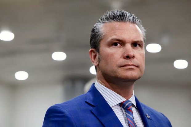 Pete Hegseth durante una sesión informativa para la Cámara de Representantes en el Capitolio de Washington D. C.