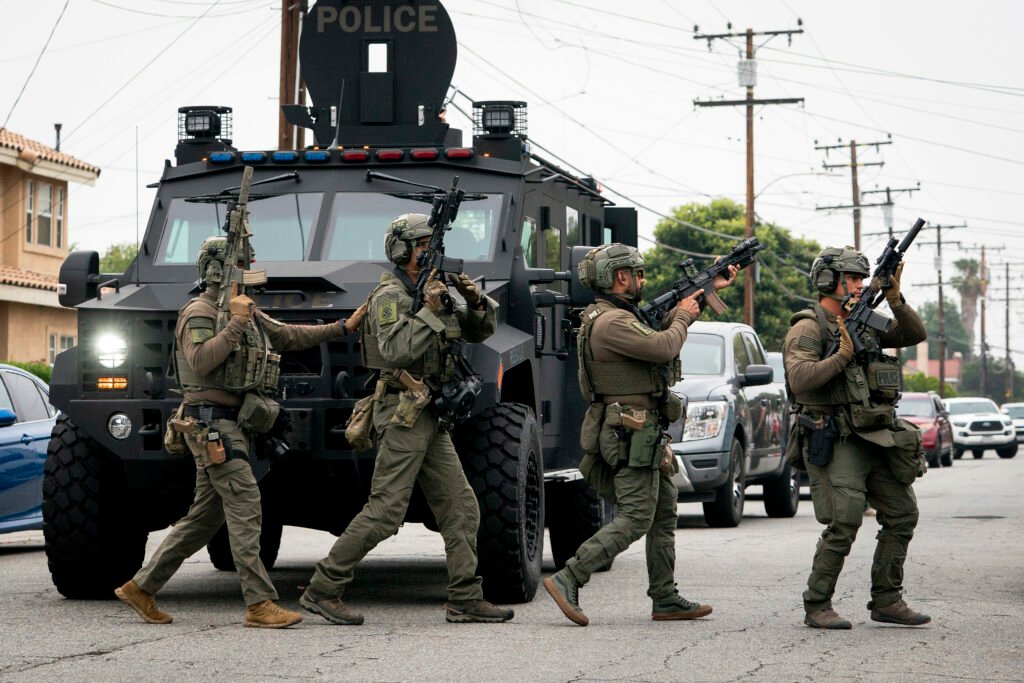 Un operativo del Servicio de Inmigración y Control de Aduanas (ICE) de Estados Unidos en Los Ángeles, California, el 12 de junio de 2025.