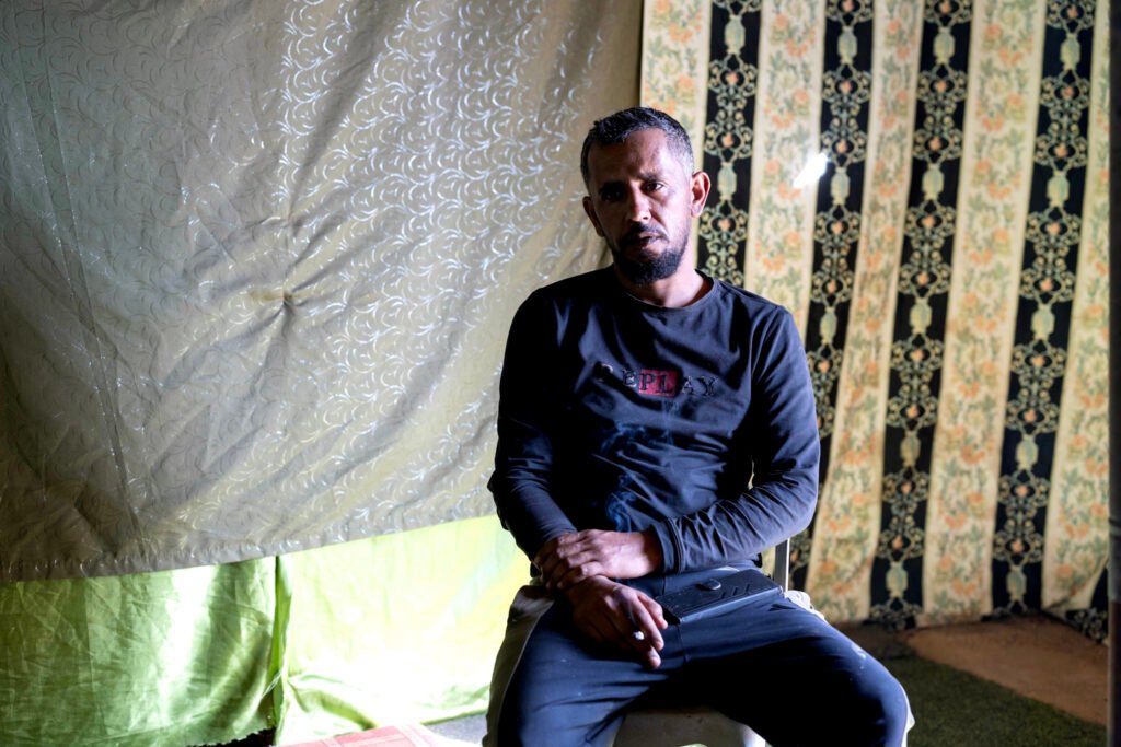 Basem Ka'abneh, en su casa de la comunidad de Shkara, al este de Duma, diciembre de 2025.