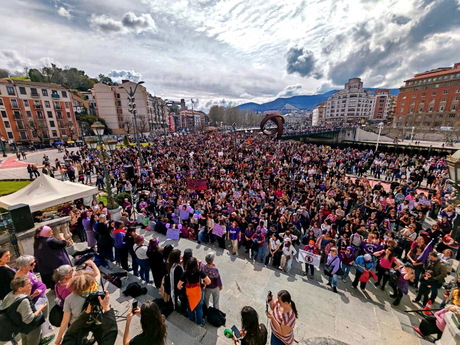 El feminismo toma las calles contras las violencias, la guerra y el genocidio