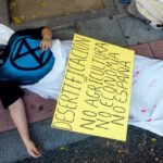 Activistas del movimiento Extinction Rebellion durante una acción por el Día Mundial del Medioambiente.