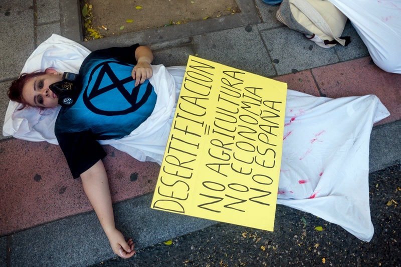 Activistas del movimiento Extinction Rebellion durante una acción por el Día Mundial del Medioambiente.