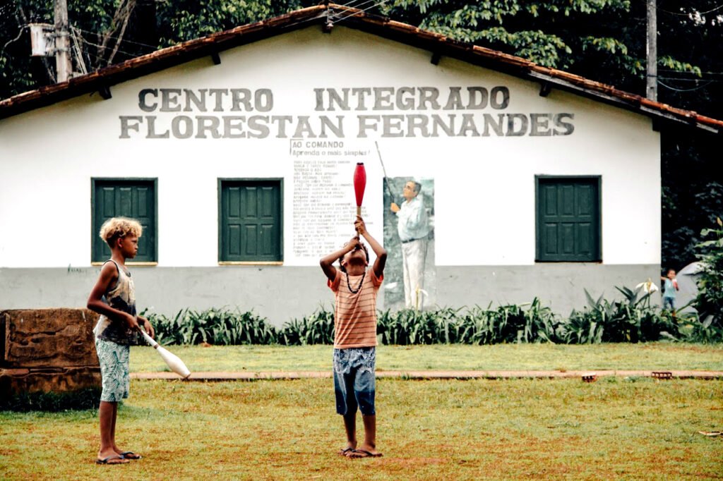 El cierre de escuelas rurales como proyecto para expulsar a la gente de sus territorios.