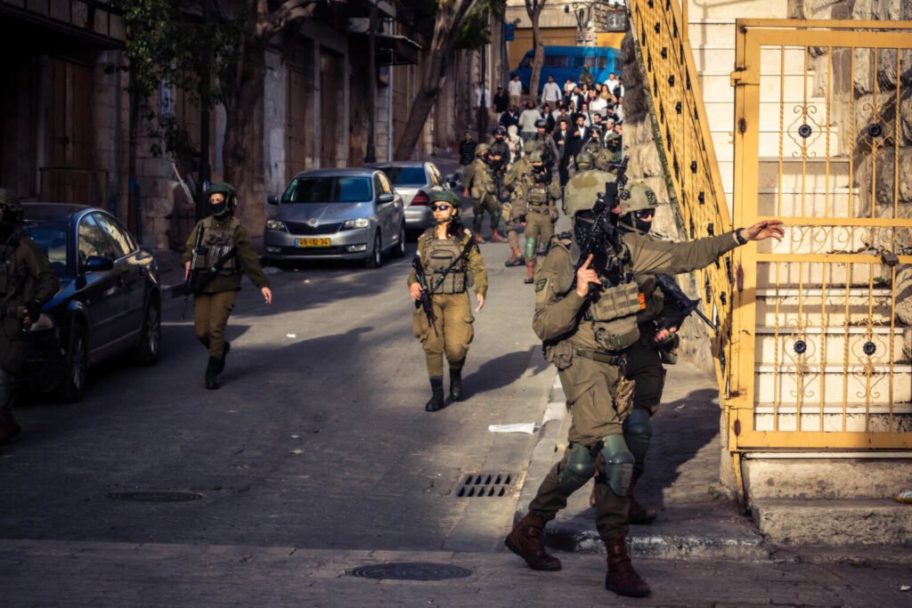 La guerra con Irán intensifica los planes de Israel en Palestina, con ataques de colonos en Cisjordania y bombardeos en la Franja de Gaza.