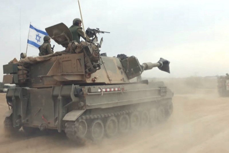 Los tanques israelíes entrando en Gaza en noviembre de 2023.