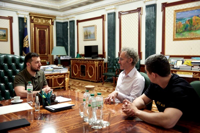 Zelensky durante una reunión con el CEO Palantir, Alex Karp en junio de 2022.