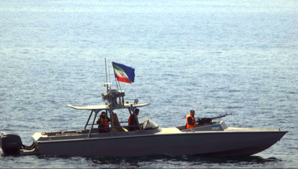 Irán no cede, no abre el estrecho de Ormuz y el petróleo vuelve a escalar