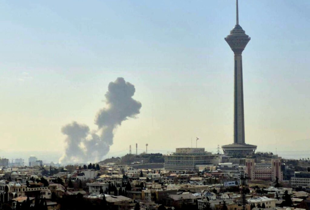 Estados Unidos e Israel atacan Irán en una nueva escalada de hostilidades que podría extender el conflicto a toda la región de Oriente Medio.