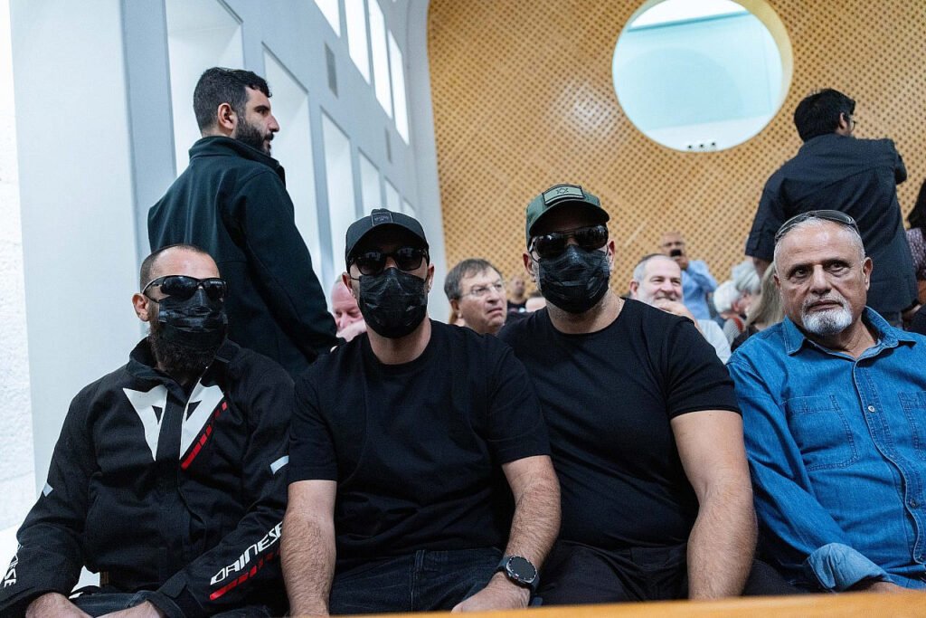 Tres de los acusados ​​en el caso de abuso de Sde Teiman durante una audiencia judicial.