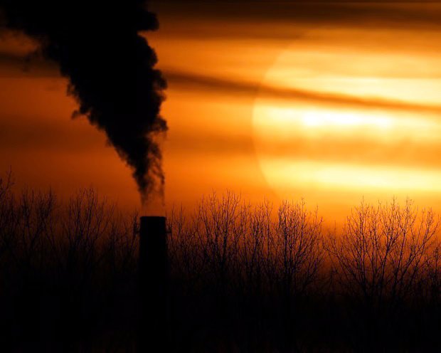 El aumento de las emisiones de CO2 impactará al planeta durante cientos de años debido a la larga permanencia de este gas en la atmósfera.