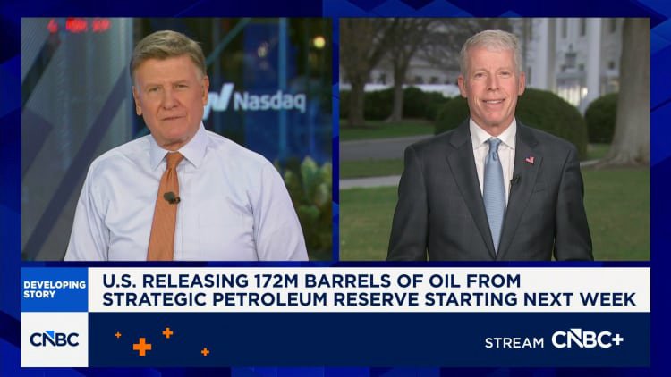 El secretario de Energía, Chris Wright, durante una entrevista con la cadena CNBCN.