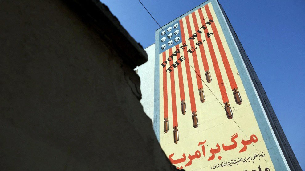 Un mural contra EEUU en un edificio en Teherán, Irán.