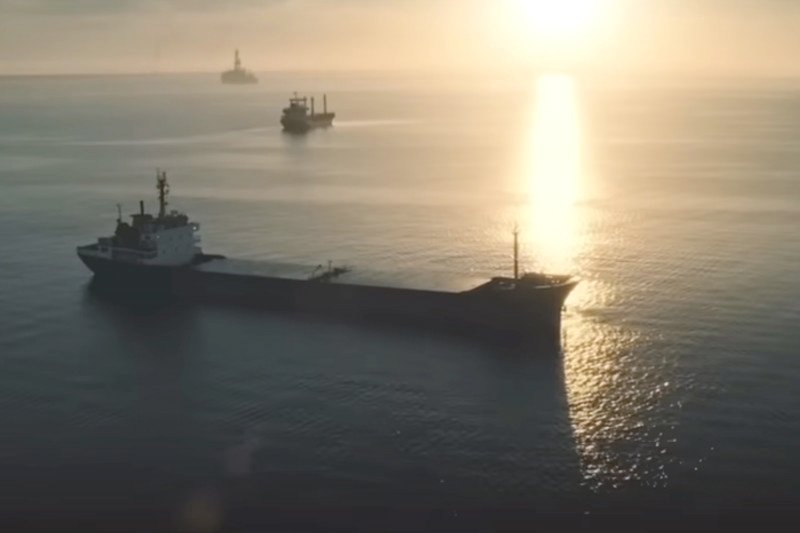 Un petrolero cruza el estrecho de Ormuz.