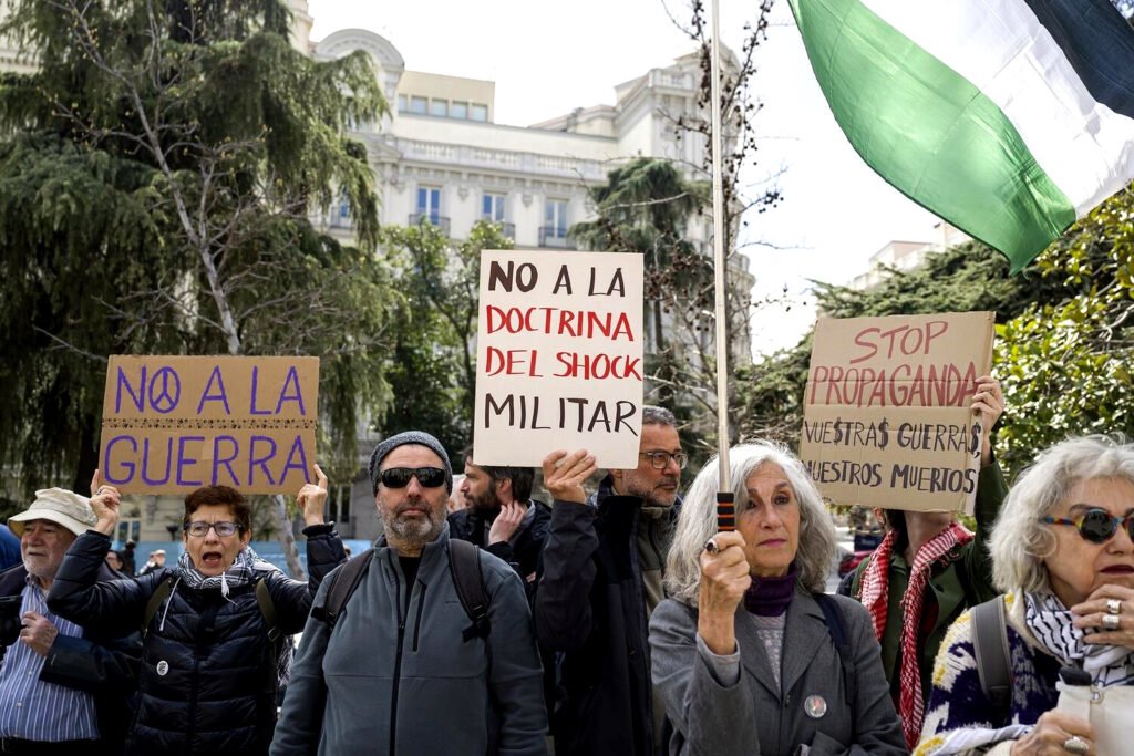 Concentración frente al Congreso de los Diputados cuando personajes del arte y la cultura se declararon públicamente contra el genocidio palestino por parte de Israel, en marzo de 2025.