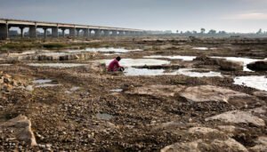 India acoge al 18% de la población mundial, pero el país solo tiene acceso al 4% de los recursos hídricos globales.