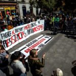 La protesta tiene lugar apenas dos días después de la redada racista que derivó en la detención de Mbaye y seis personas más.