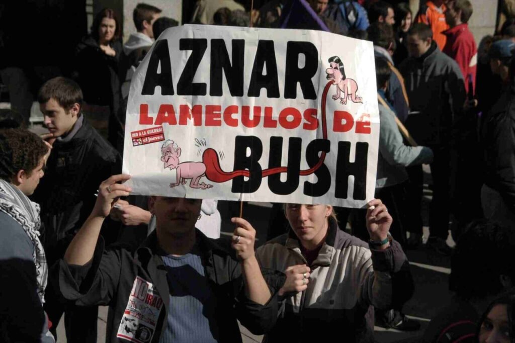 Manifestación en Madrid en contra de la invasión de Irak por parte de los Estados Unidos con el apoyo del gobierno español.
