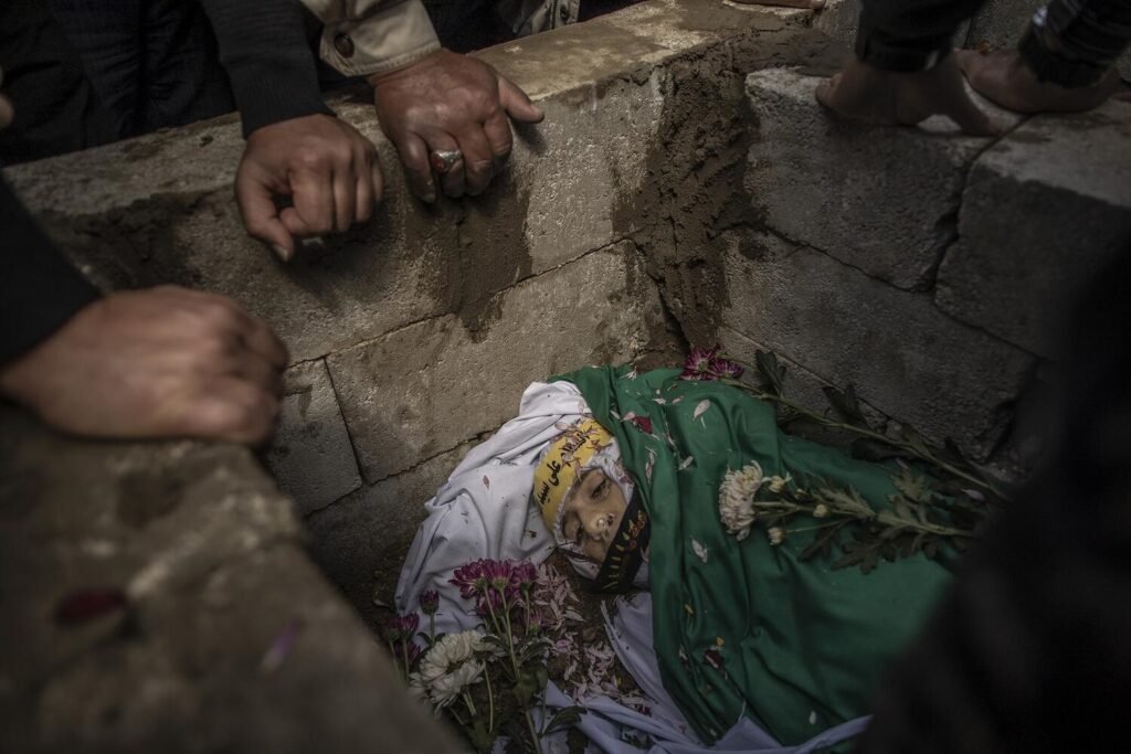 Funeral de Jawad de 11 años, asesinado en un ataque israelí junto a otros dos niños, incluido un bebé de 3 meses, y su madre.