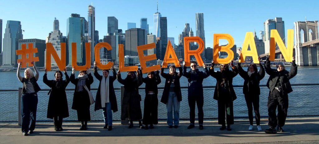 El 26 de noviembre de 2023, activistas de Nueva York se unieron a personas de todo el mundo en el Día de Acción Mundial contra las Armas Nucleares.