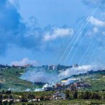 El humo se eleva desde el sur del Líbano tras los ataques aéreos israelíes, 11 de abril de 2026.