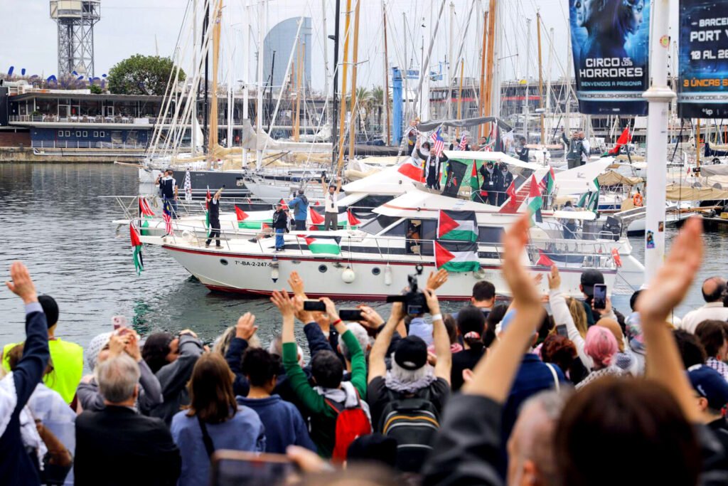 La Global Sumud Flotilla zarpando de Barcelona el 12 de abril de 2026,