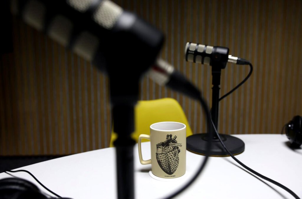 Mesa del estudio de grabación de El Salto.