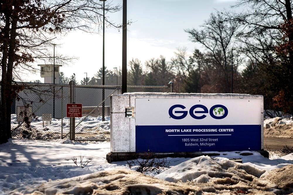 North Lake es operado por GEO Group, una empresa privada de prisiones que gestiona múltiples centros de detención y procesamiento de inmigrantes en todo el país.