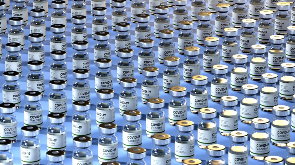 Las farmacéuticas ganan 90.000 millones de dólares al año con las vacunas covid financiadas con dinero público.