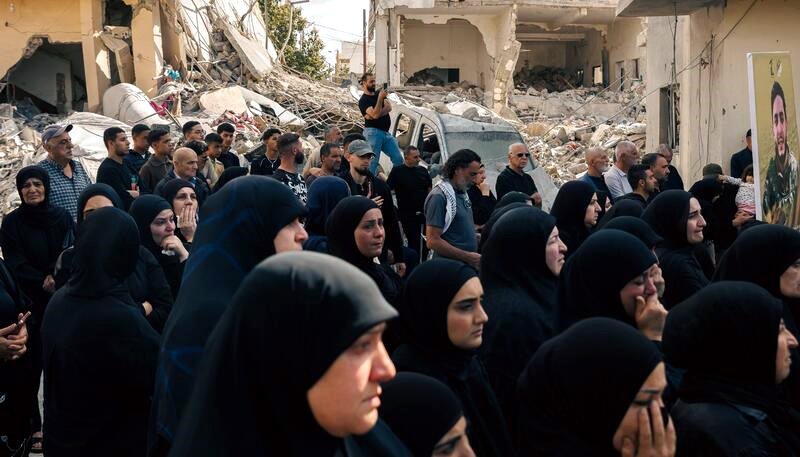 Un grupo de mujeres durante un funeral en el pueblo de Qlaieh, en el sur del Líbano.