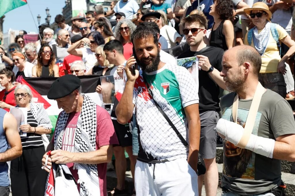 Al finalizar la marcha los convocantes han leído un manifiesto en el que han reiterado su crítica a la actuación policial y han asegurado que ello "muestra el verdadero carácter fascista de Israel y la necesidad de su disolución".