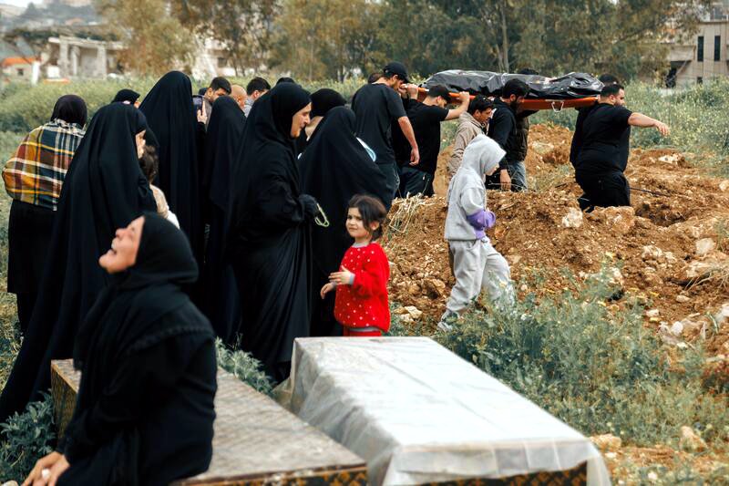 En el cementerio improvisado del pueblo de Toul están enterradas las personas que no pueden ser sepultadas en sus localidades de origen.