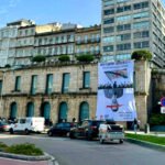 Acción de Galiza Nova en la fachada de la vieja estación de tren de Vigo.