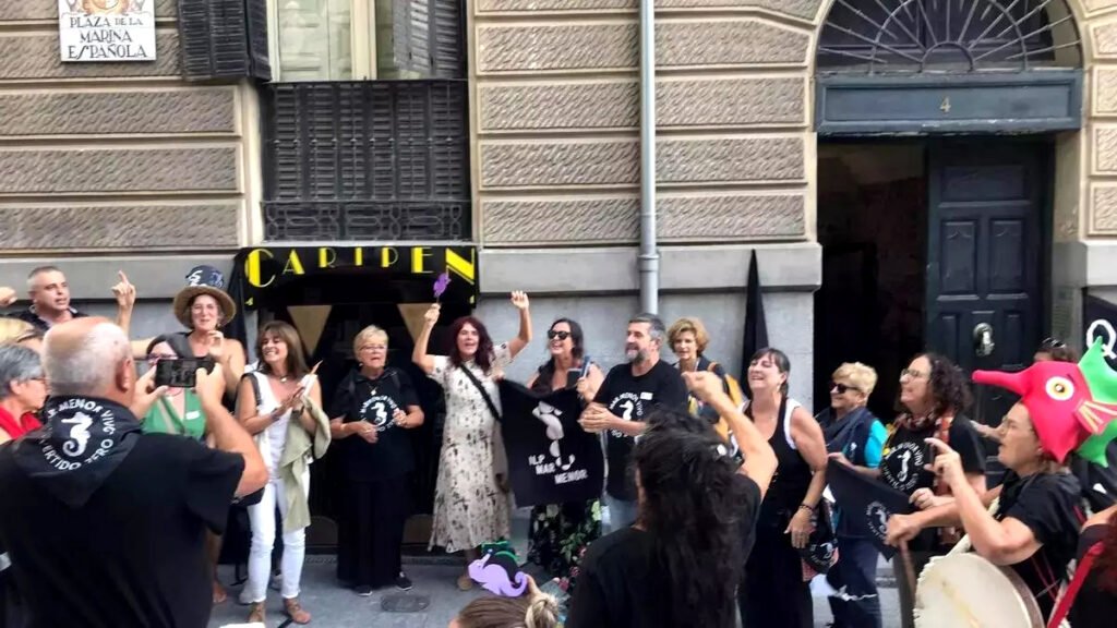 Activistas de la ILP del Mar Menor celebran la aprobación definitiva de la ley en el Senado.