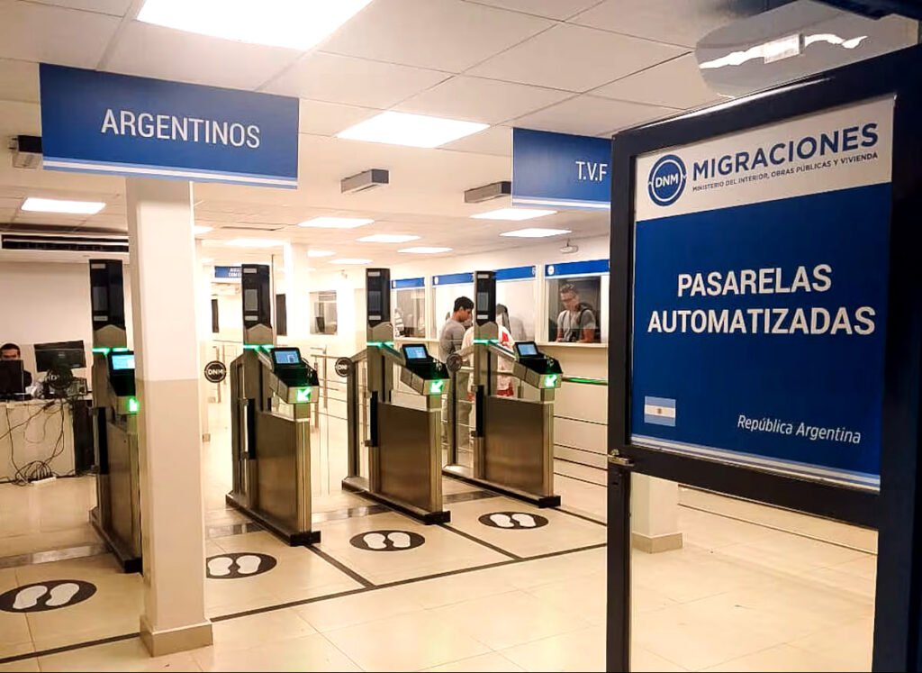 Argentina crea una Agencia Nacional de Migraciones con más poder policial.