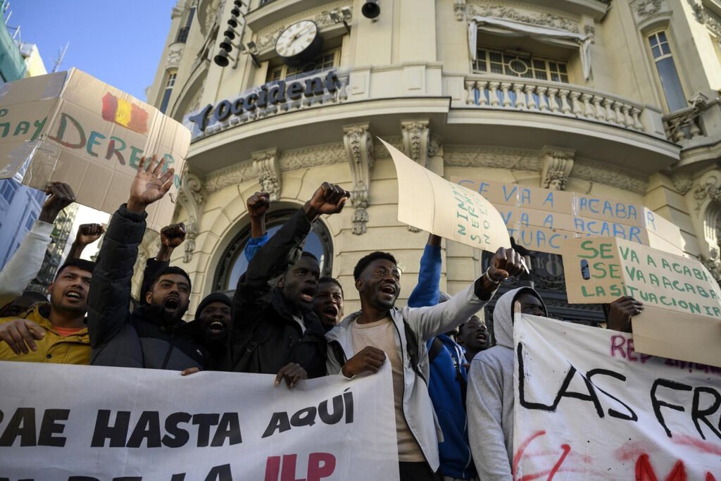 Concentración por la regularización de las personas migrantes.