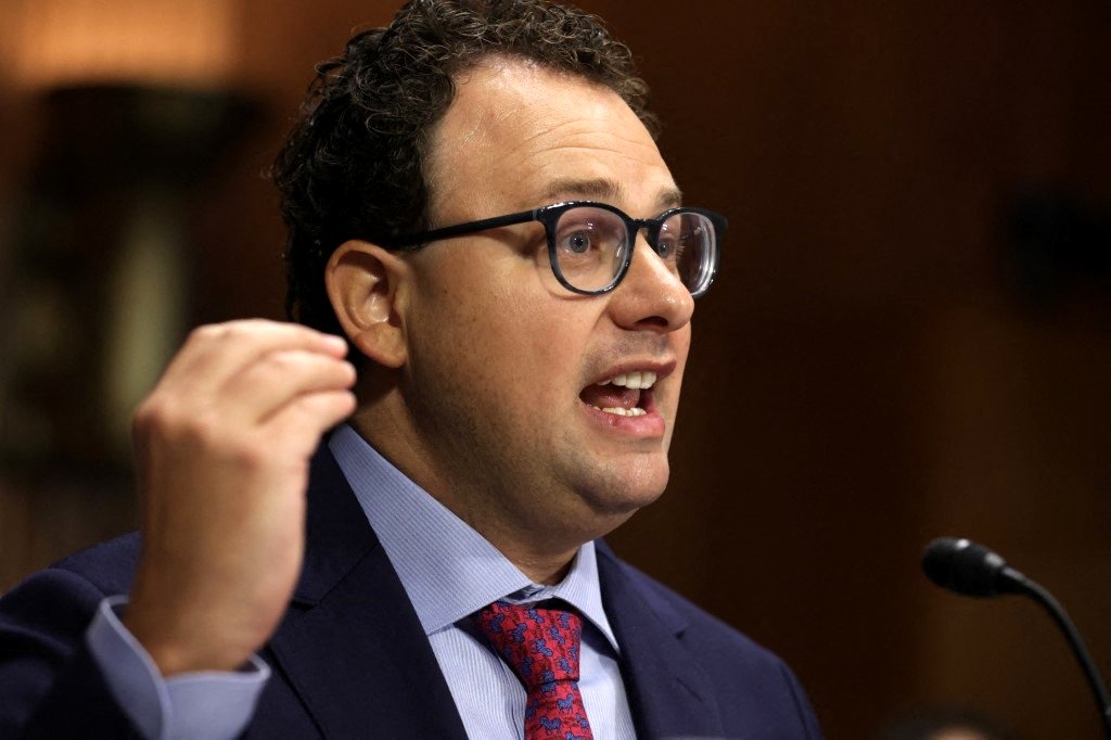 Dario Amodei, fundador y CEO de Anthropic, testifica en el Senado de Estados Unidos en julio de 2023.
