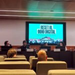 De derecha a izquierda, Pastora Filigrana -ACO-, Tesh Sidi, José Luis Zimmermann -Meta- y Miguel Escassi -Google- durante su intervención en la jornada 'Reset al odio digital'.