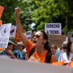 Decenas de miles de personas llenan las calles de Madrid para protestar por la 'máquina de empobrecimiento y expulsión' en la que se ha convertido la vivienda.