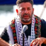 El activista español de la Flotilla detenido por Israel deja de beber agua después de ponerse en huelga de hambre.