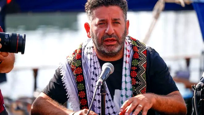 El activista español de la Flotilla detenido por Israel deja de beber agua después de ponerse en huelga de hambre