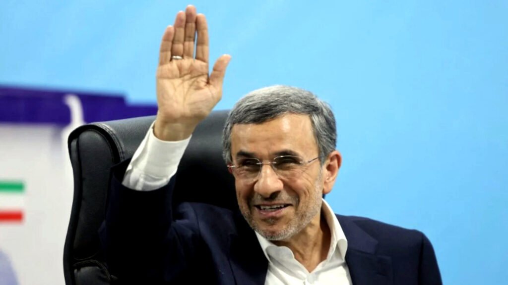 El expresidente Mahmoud Ahmadinejad aparece en una fotografía tomada en Teherán el 2 de junio de 2024.