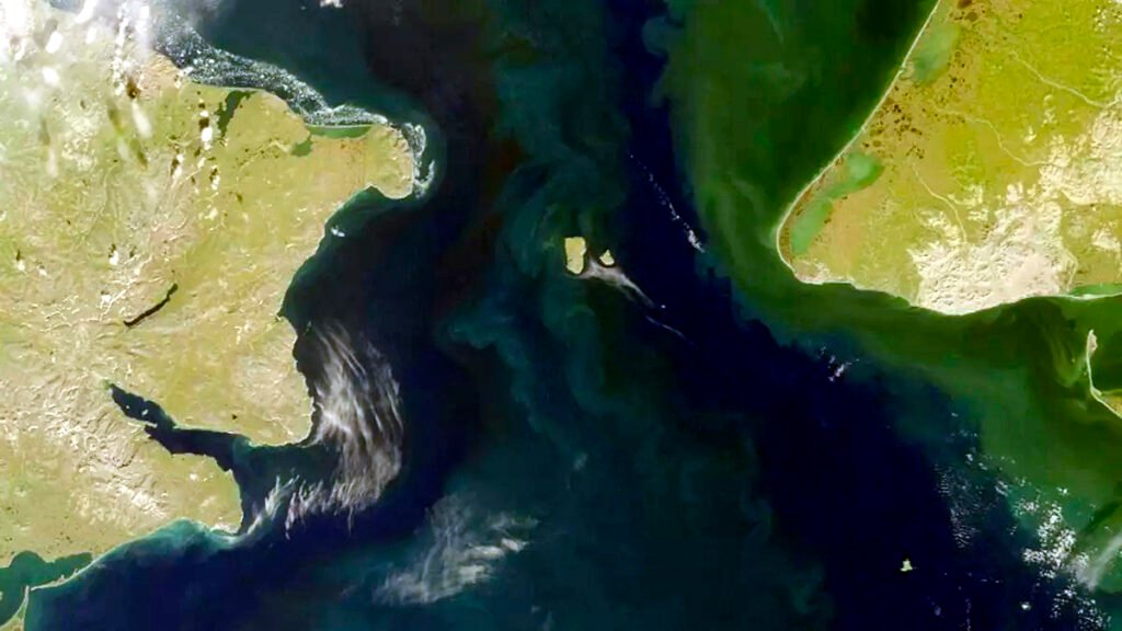 El paso entre Alaska y Siberia separa dos océanos.