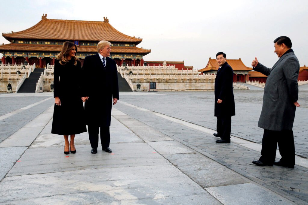 El presidente de EEUU, Donald Trump, y la primera dama, Melania Trump, visitan la Ciudad Prohibida junto al presidente de China, Xi Jinping, en 2017.