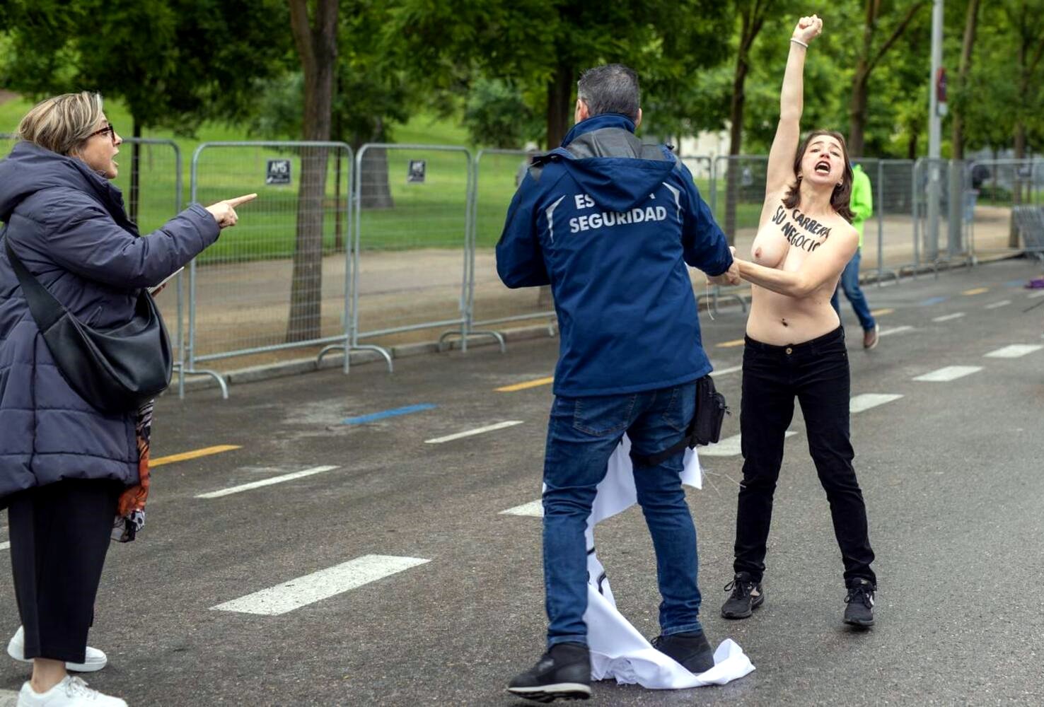 Activistas denuncian el ‘pinkwashing’ de las empresas que organizan la Carrera de la Mujer
