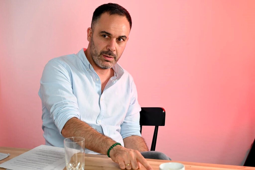 Hüseyin Dogru, perseguido por el Estado alemán por su cobertura del genocidio en Gaza.
