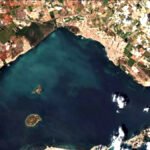 Imagen satelital tomada el 4 de mayo de 2026 en la que se aprecia la mancha blanca.