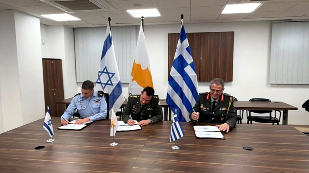 Israel, Grecia y Chipre firman un plan de trabajo trilateral para la cooperación militar en 2026, 28 de diciembre de 2025.